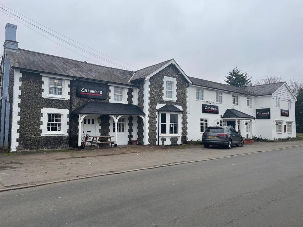 Zaheer'S Hotel 鲍多克 外观 照片
